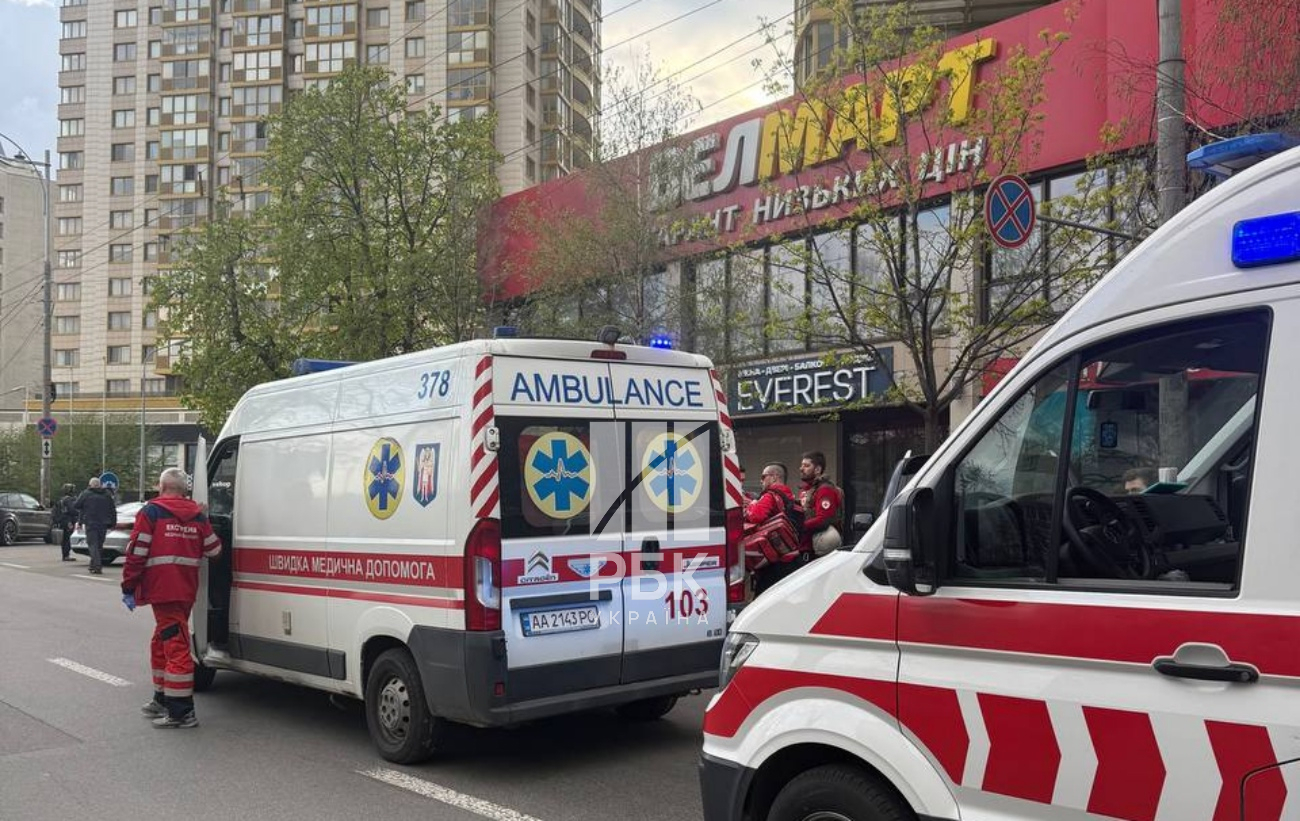 Підпалив квартиру та пішов зі зброєю в супермаркет: всі подробиці стрілянини в Києві